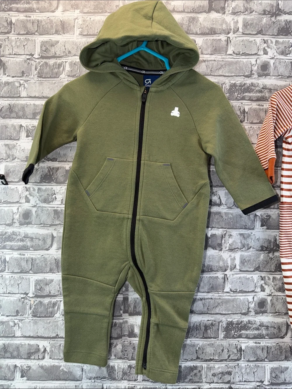GAP cozy olive
